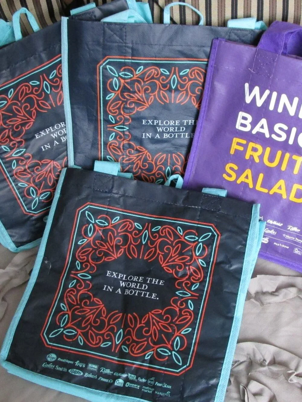 lot of wine bottle shopping bags
